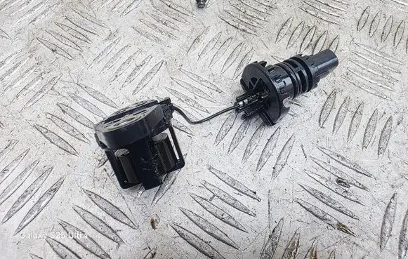 Lexus UX Oil level sensor 