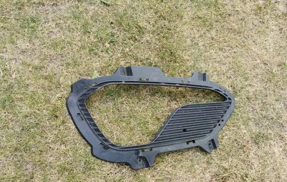 Hyundai Grand Santa Fe NC Front bumper lower grill 86564-B8010