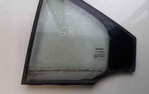 Nissan Primera Rear vent window glass 