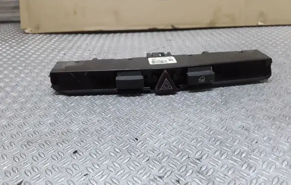 Opel Astra H Hazard light switch 13100105