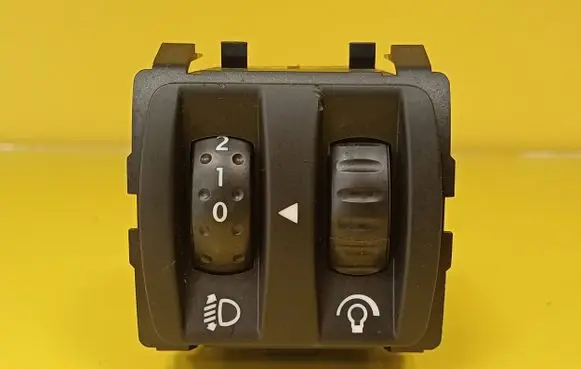 Renault Twingo II Headlight level height control switch 8200095495D