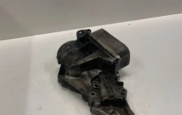 Mercedes-Benz ML W164 Oil filter mounting bracket A2721800210