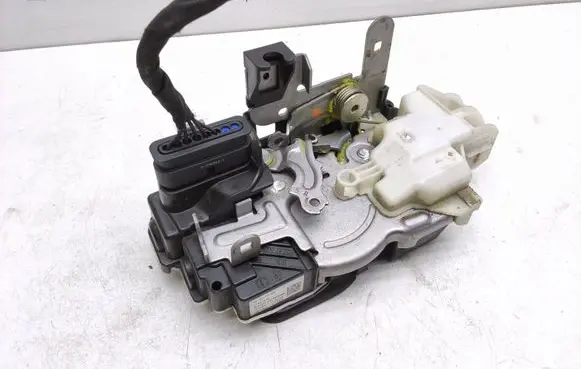 Volvo V40 Front door lock 31301426