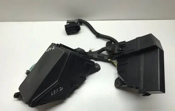 Lexus IS 220D-250-350 Fuse box set 7154395130 8211153A51C 8211153A51