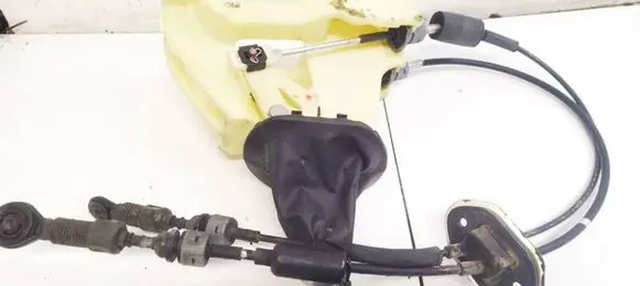 KIA Sportage Gear shift cable linkage 