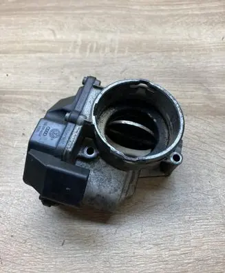 Volkswagen PASSAT B6 Throttle valve 03G128063A