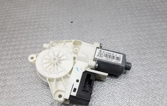 Renault Laguna III Rear door window regulator motor 827310001R