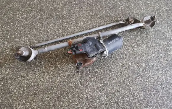 Chrysler PT Cruiser Front wiper linkage and motor 1590105613