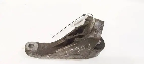 Ford Focus Engine mounting bracket