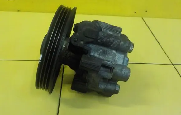 Opel Insignia A Power steering pump 13273781