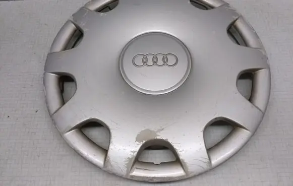 Audi A6 S6 C5 4B R15 wheel hub/cap/trim 4A0601147A