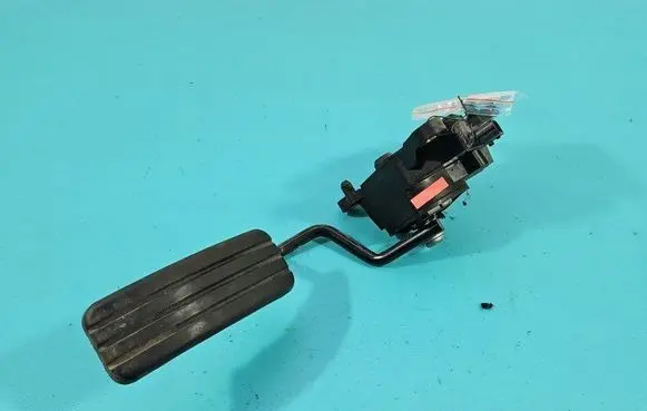 Renault Clio III Accelerator throttle pedal 8200297335 IMPRK1514346