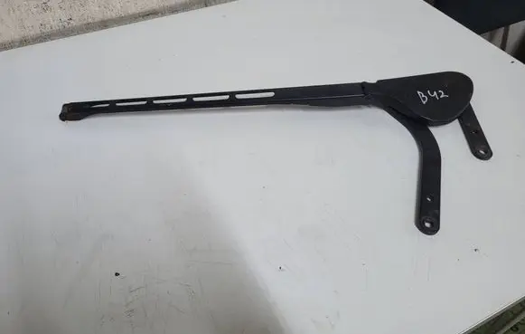 Front wiper blade arm