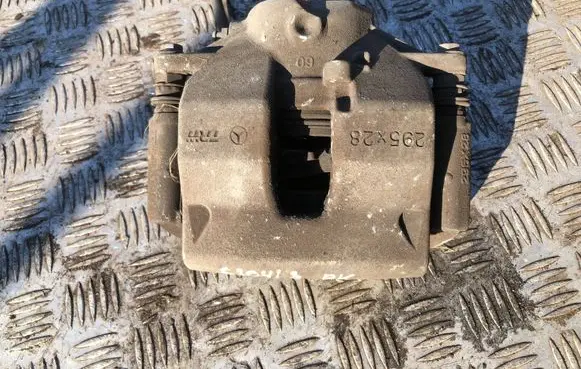 Mercedes-Benz C W204 Front brake caliper