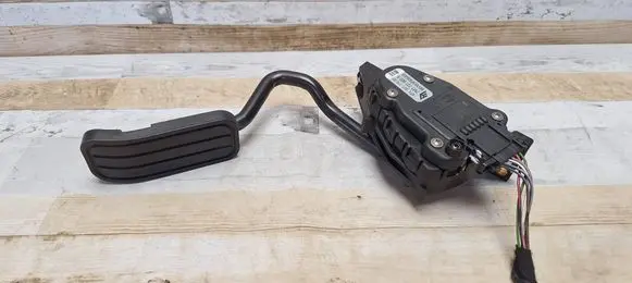 Seat Alhambra (Mk1) Accelerator throttle pedal 7M1721603A 98VW9F836AB 7M1721603
