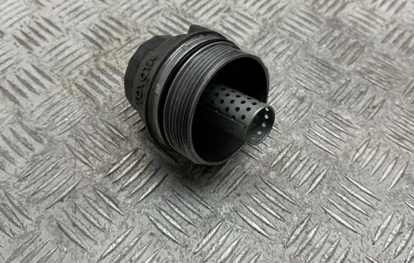 Toyota Corolla Verso AR10 Oil filter cover 156200R011