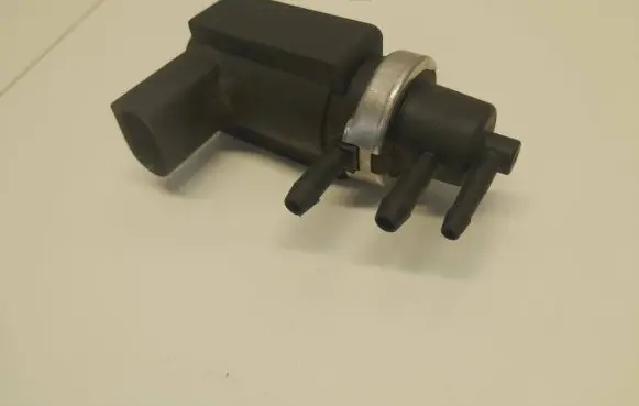 Audi A6 S6 C5 4B Turbo solenoid valve 059996627