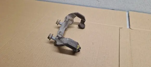 Jeep Grand Cherokee Brake caliper pad carrier rear 