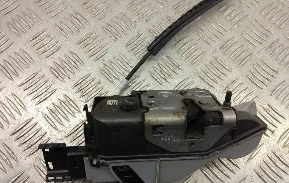 Peugeot RCZ Front door lock PSA184079