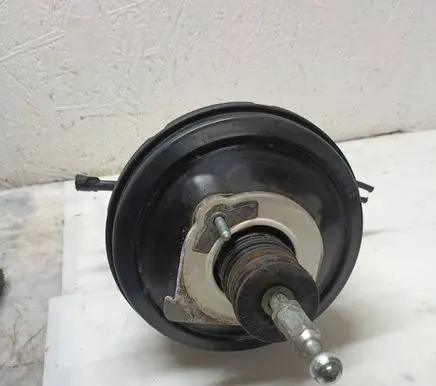 Audi A6 Allroad C5 Brake booster 8E0612105M