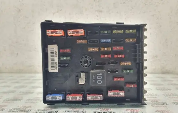 Volkswagen PASSAT B6 Fuse module 3C0937125