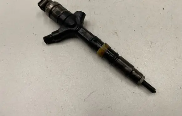 Toyota Corolla Verso E121 Fuel injector 236700G010