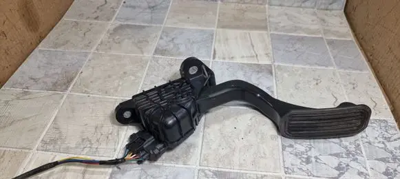 Toyota Prius (XW20) Accelerator throttle pedal 7812047050 1988003200