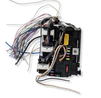 Peugeot 207 Fuse module 9667199680 BSM00 R08