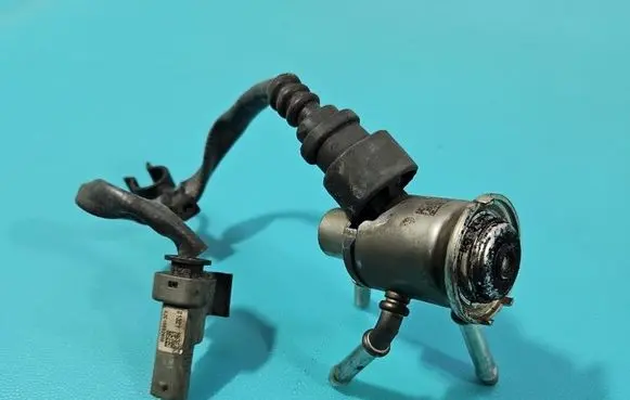 Opel Astra K Fuel injector 55485257 IMPRK1552340