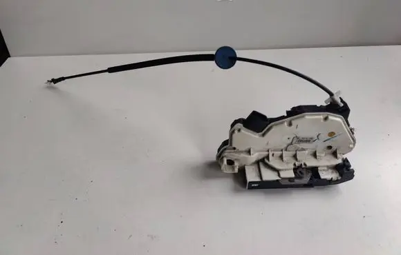 Volkswagen Scirocco Front door lock 