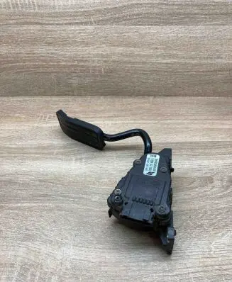 Volkswagen Sharan Accelerator throttle pedal 7M1721603A 98VW9F836AB