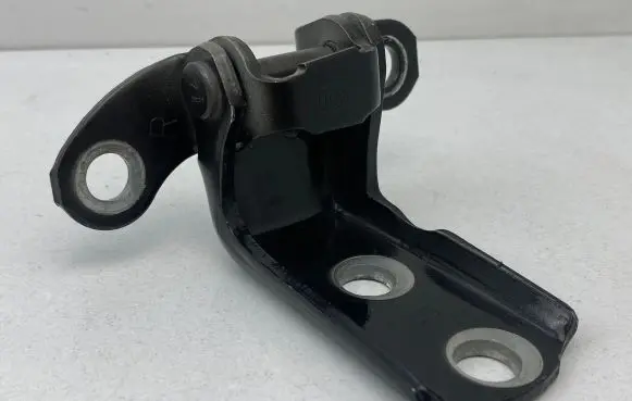 Toyota RAV 4 (XA40) Front door lower hinge A046694