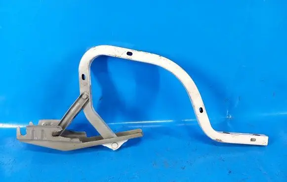 Toyota Camry Tailgate/trunk/boot hinge 6451006030