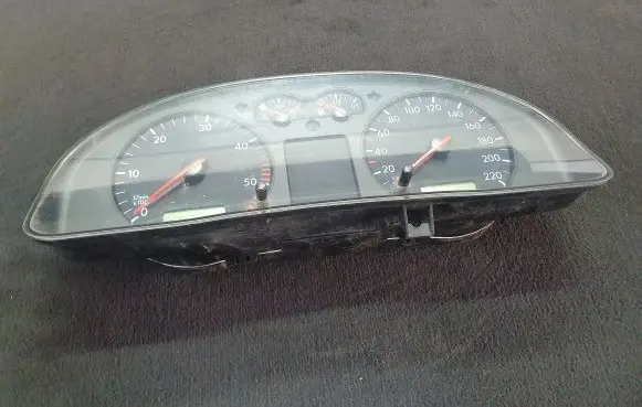 Volkswagen PASSAT B5 Speedometer (instrument cluster)