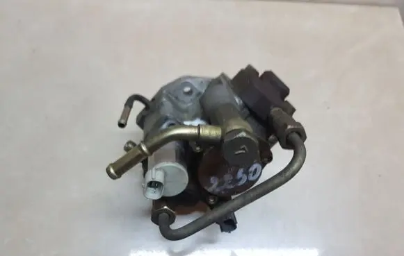 Nissan X-Trail T30 Fuel injection high pressure pump 16700AW401 2940000121