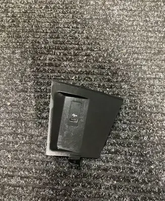 BMW X2 F39 USB socket connector 6820397