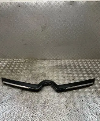 Renault Clio IV Front bumper upper radiator grill