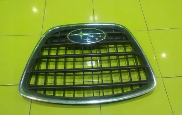 Subaru B9 Tribeca Front bumper upper radiator grill 91122XA10A