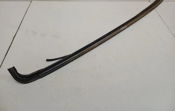 Rover 620 Front door glass trim molding