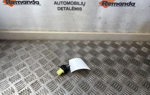 Toyota Auris E180 Airbag deployment crash/impact sensor 8983102140