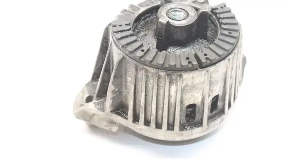 Mercedes-Benz C W204 Engine mount bracket A2042404717