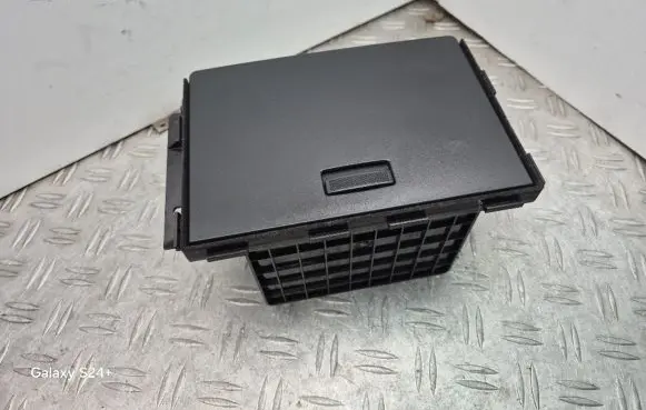Glove box
