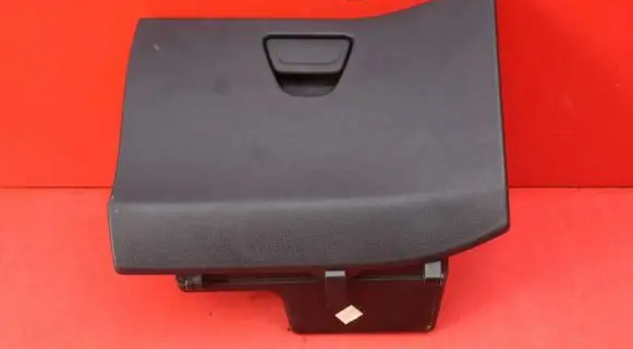 Glove box