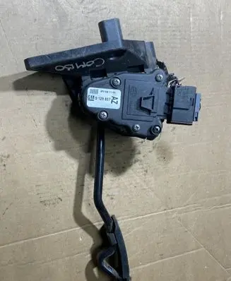 Opel Combo C Accelerator throttle pedal 6PV00811100 9129857AZ