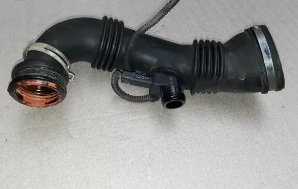 Citroen Berlingo Turbo air intake inlet pipe/hose 9687883680 9687883780