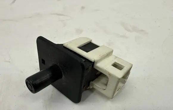 Mercedes-Benz E W211 Front door sensor coupe 2028209410