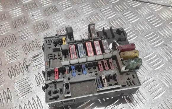 Peugeot Partner Fuse module 9628024480