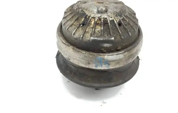 Mercedes-Benz S W220 Engine mount bracket