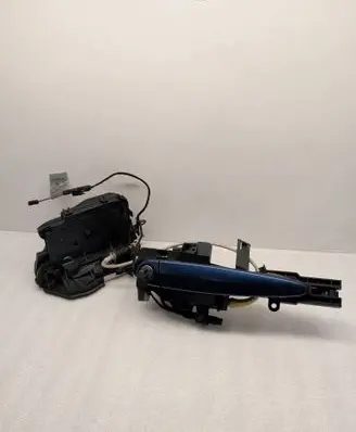 BMW 1 E82 E88 Front door lock 7059968