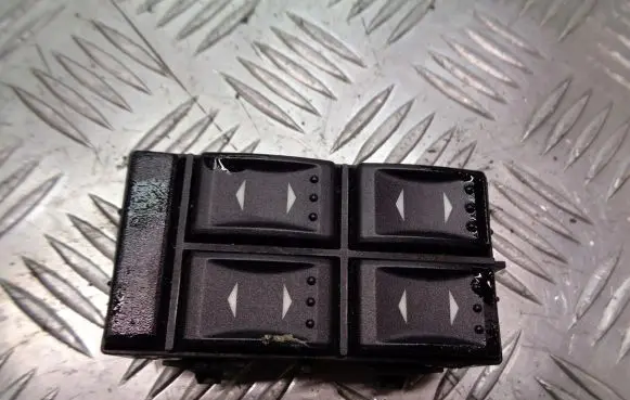 Ford Mondeo Mk III Front door window switch trim 03163453